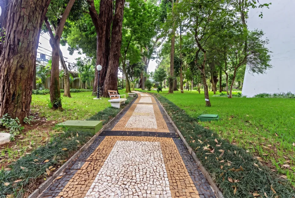 Path through the private park
